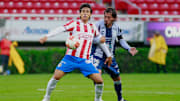 José Juan Macías en un partido entre las Chivas del Guadalajara y el Pachuca.