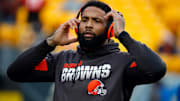 OBJ warms up prior to his game against the Pittsburgh Steelers