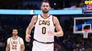 Kevin Love durante un juego de NBA 2019 entre Cleveland Cavaliers y Dallas Mavericks