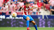 Club Atletico de Madrid v Elche CF - La Liga Santander - Correa ya está rematando al gol.