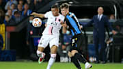 Jack Hendry im Duell mit PSG-Superstar Kylian Mbappé