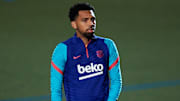 O Barcelona anunciou hoje a rescisão de Matheus Fernandes. Volante ficou livre no mercado. 