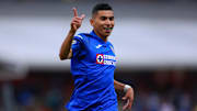 OrbelÍn Pineda celebra un gol con Cruz Azul.