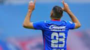 Pablo Aguilar celebrando un gol con Cruz Azul