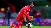 Jesús Corona podría salir del Cruz Azul para el 2021