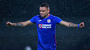 Cruz Azul estrenando su nuevo uniforme en la jornada 1 de Guard1anes 2020 ante Santos Laguna