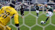 Desde su creación, la Major League Soccer optó por el 'shootout' para evitar los empates, pero tras cuatro años fue quitado.