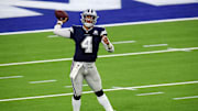 Dak Prescott tuvo un irregular partido en el debut de los Cowboys