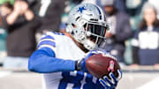 Dez Bryant warms up vs Eagles