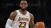 LeBron continúa con un gran rendimiento en su temporada 17 en la NBA