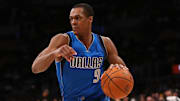 En 2015 Rondo hizo parte de la plantilla de los Mavericks, luego de salir de los Celtics en un cambio
