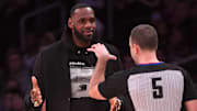 La estrella de los Lakers tradicionalmente utiliza un nuevo calzado el 25 de diciembre
