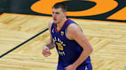 Jokic deberá comandar a los Nuggets ante la lesión de Murray