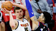 Nuggets y 76ers chocan en un interesante duelo entre candidatos