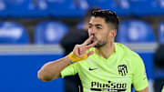 Luis Suárez rescató dos puntos para el Atlético en Vitoria