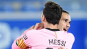 Lionel Messi félicitant Antoine Griezmann. 