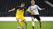 Raschl (l.) in der UEFA Youth League gegen Derby County