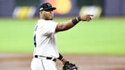 El venezolano Jesús Aguilar estará una campaña más con los Marlins