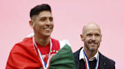 Edson Álvarez y su entrenador, Erik ten Hag 