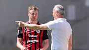 Eintracht-Coach Adi Hütter (r.) und sein Abwehrchef Martin Hinteregger