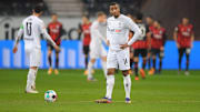 Alassane Plea und seine Teamkollegen kassieren zu viele Gegentore.
