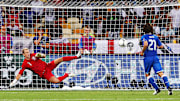 Pirlo beffa Hart dal dischetto ad Euro 2012