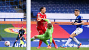Pickford y una falta dolorosa a Virgil Van Dijk