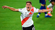Federico Girotti anotando en el Superclásico Argentino 