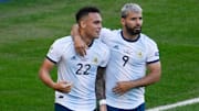 Lautaro y Agüero, dos delanteros que cambiarán de equipo 