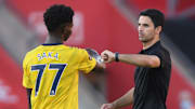 Mikel Arteta will Bukayo Saka schonen, wenn sich die Chance bietet (v.r.)