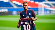 Contratação de Neymar pelo PSG foi tensa