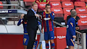 El técnico del Barcelona volvió a hablar acerca de la posibilidad de reforzarse en este mercado.