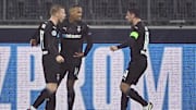 Oscar Wendt, Alassane Plea und Lars Stindl bejubeln den Ausgleich gegen Inter Mailand