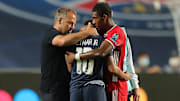 David Alaba a tenu à réconforter Neymar après la finale de la Ligue des Champions.