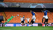 El Atalanta golea al Valencia en Mestalla.