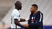 Danilo Pereira avec son nouveau coéquipier Kylian Mbappé. 