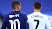 Kylian Mbappé et Cristiano Ronaldo en Nations League. 