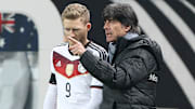 Bundestrainer Joachim Löw (r.) hat nur positive Worte für André Schürrle (l.) übrig