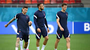 Hernandez (l.) und Pavard (r.) fehlen den Bayern wohl noch länger