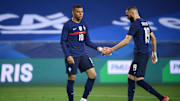 Kylian Mbappé et Karim Benzema, ensemble, avec le maillot tricolore