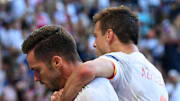 César Azpilicueta y Pablo Sarabia en un partido con España
