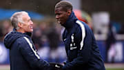 Trainer Didier Deschamps und Paul Pogba bei der französischen Nationalmannschaft
