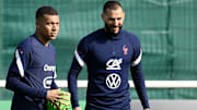 Kylian Mbappé et Karim Benzema à l'entraînement. 