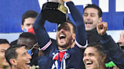 Les Parisiens soulèvent leur 26 ème trophée sous l'ère QSI. Le premier de Mauricio Pochettino, fraîchement élu coach en chef du club.