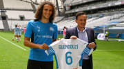 Mattéo Guendouzi et Pablo Longoria. 