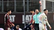 Rayan Cherki a écopé d'un carton rouge sévère face à Metz ce dimanche
