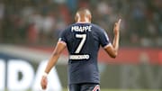 Mbappé foi o destaque da suada vitória contra o Strasbourg
