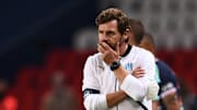 André Villas-Boas en pleine réflexion durant le Classico.