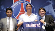 Zlatan Ibrahimović aux côtés de Nasser Al-Kheläifi et de Leonardo