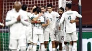 Jugadores de México celebran un gol conseguido ante Holanda. 